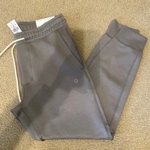 American eagle men’s 24/7  joggers (S) small